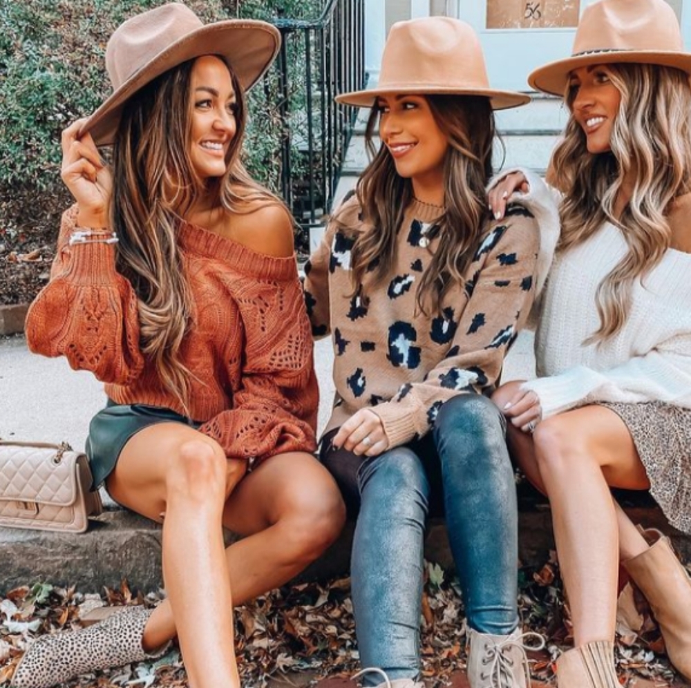 🧸🍂 Boutique Off The Shoulder Boho Lantern Sleeve Sweater